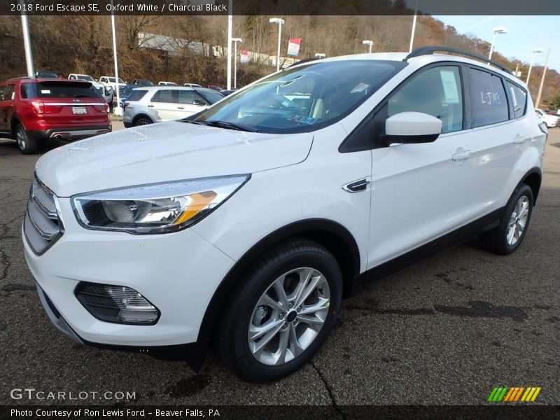 Oxford White / Charcoal Black 2018 Ford Escape SE