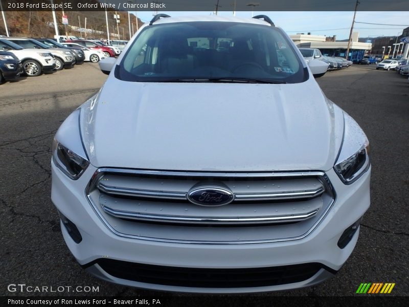 Oxford White / Charcoal Black 2018 Ford Escape SE