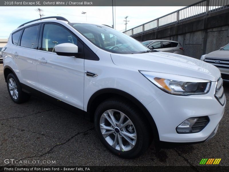 Oxford White / Charcoal Black 2018 Ford Escape SE