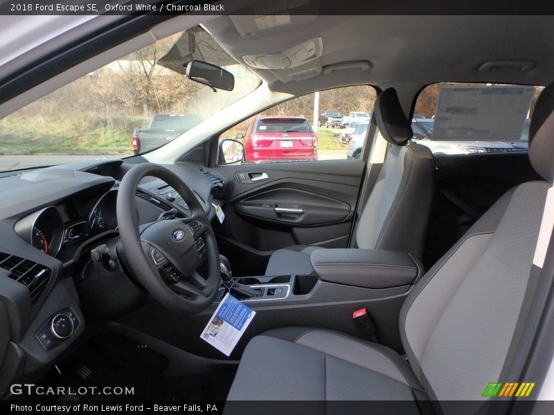 Oxford White / Charcoal Black 2018 Ford Escape SE