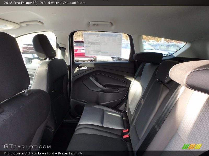 Oxford White / Charcoal Black 2018 Ford Escape SE