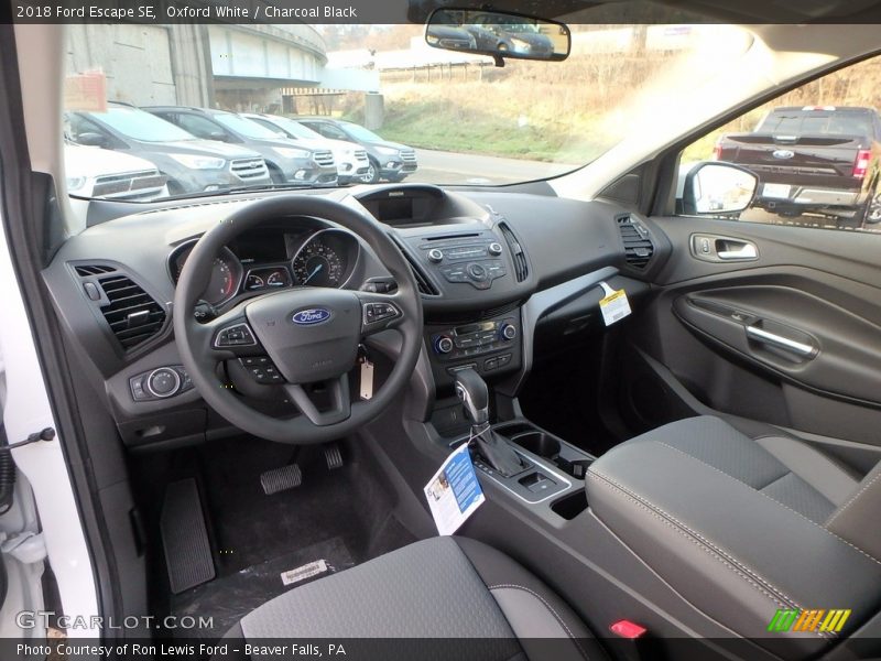 Oxford White / Charcoal Black 2018 Ford Escape SE