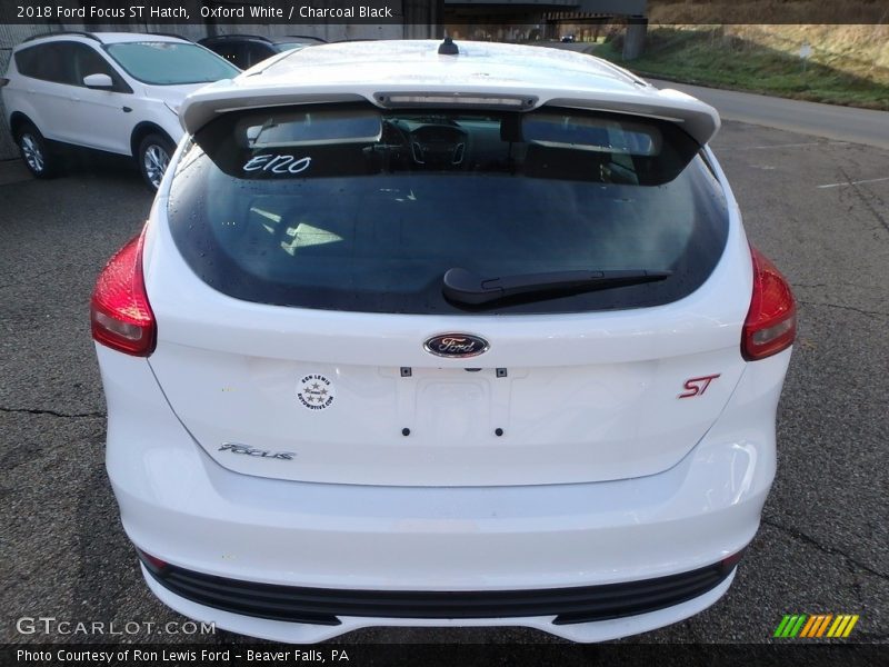 Oxford White / Charcoal Black 2018 Ford Focus ST Hatch