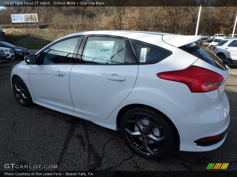 Oxford White / Charcoal Black 2018 Ford Focus ST Hatch