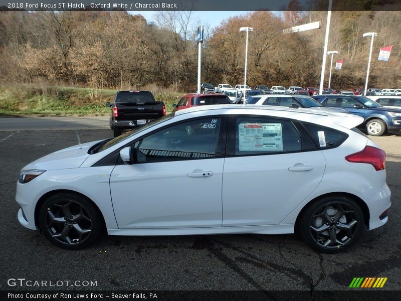 Oxford White / Charcoal Black 2018 Ford Focus ST Hatch