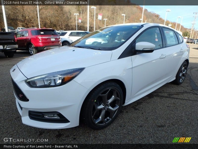 Oxford White / Charcoal Black 2018 Ford Focus ST Hatch