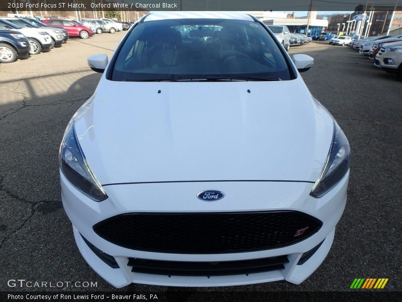 Oxford White / Charcoal Black 2018 Ford Focus ST Hatch