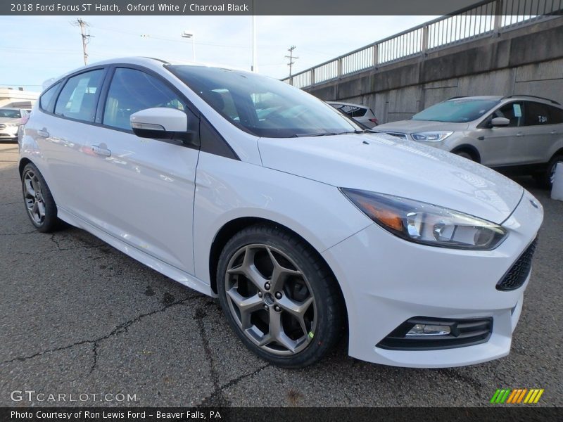Oxford White / Charcoal Black 2018 Ford Focus ST Hatch