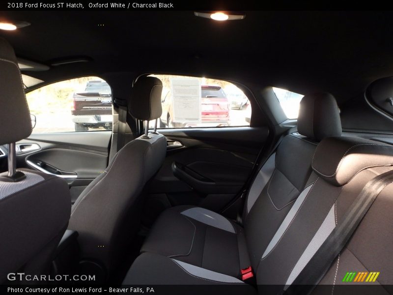 Oxford White / Charcoal Black 2018 Ford Focus ST Hatch