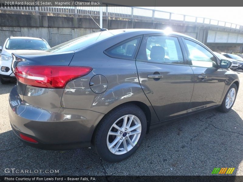 Magnetic / Charcoal Black 2018 Ford Focus SE Sedan