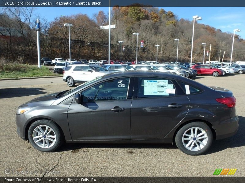 Magnetic / Charcoal Black 2018 Ford Focus SE Sedan