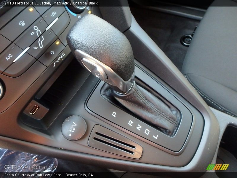 Magnetic / Charcoal Black 2018 Ford Focus SE Sedan