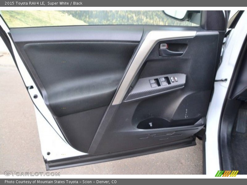 Super White / Black 2015 Toyota RAV4 LE