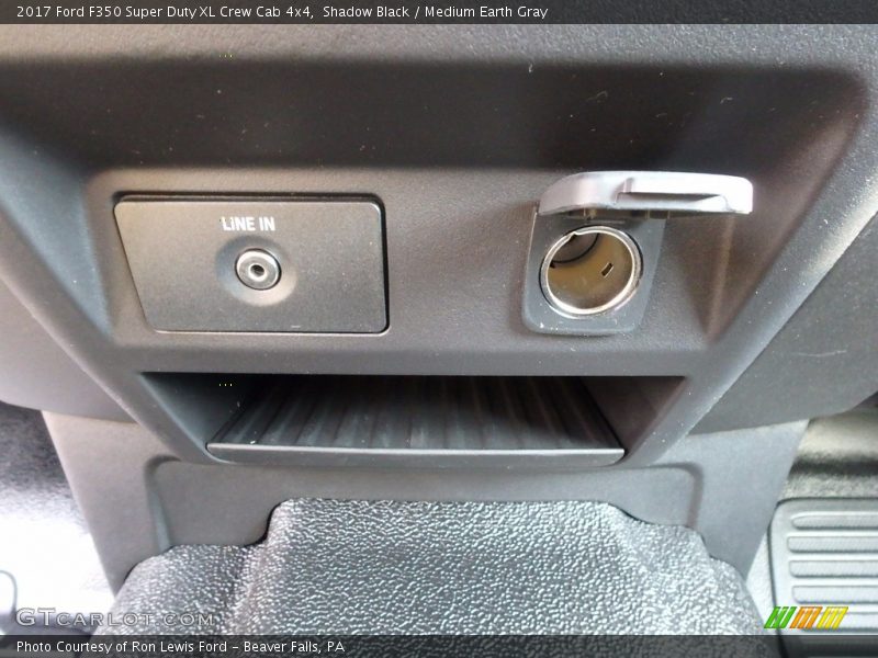Shadow Black / Medium Earth Gray 2017 Ford F350 Super Duty XL Crew Cab 4x4