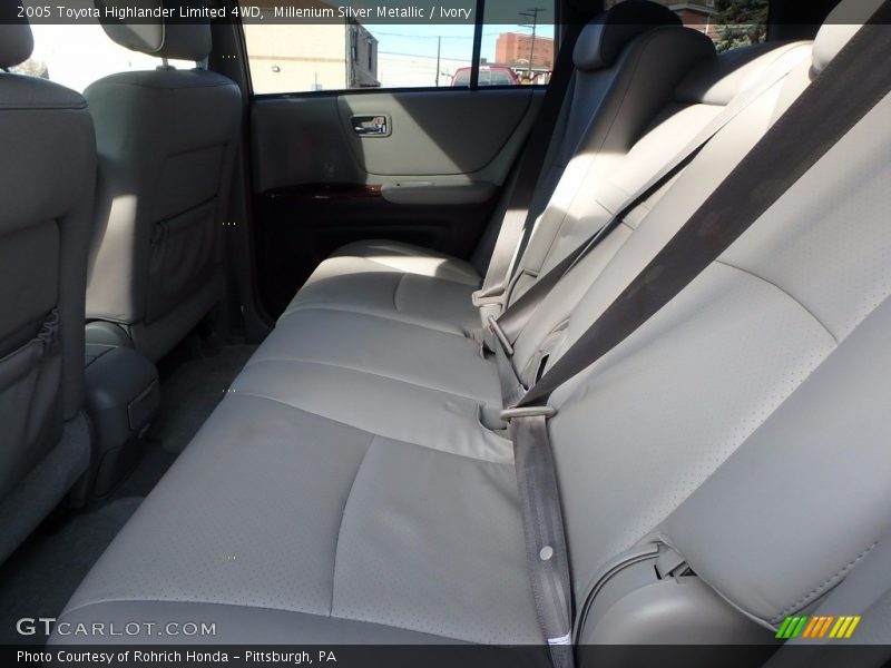 Millenium Silver Metallic / Ivory 2005 Toyota Highlander Limited 4WD
