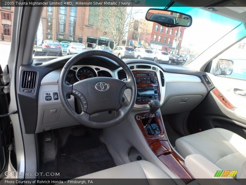 Millenium Silver Metallic / Ivory 2005 Toyota Highlander Limited 4WD