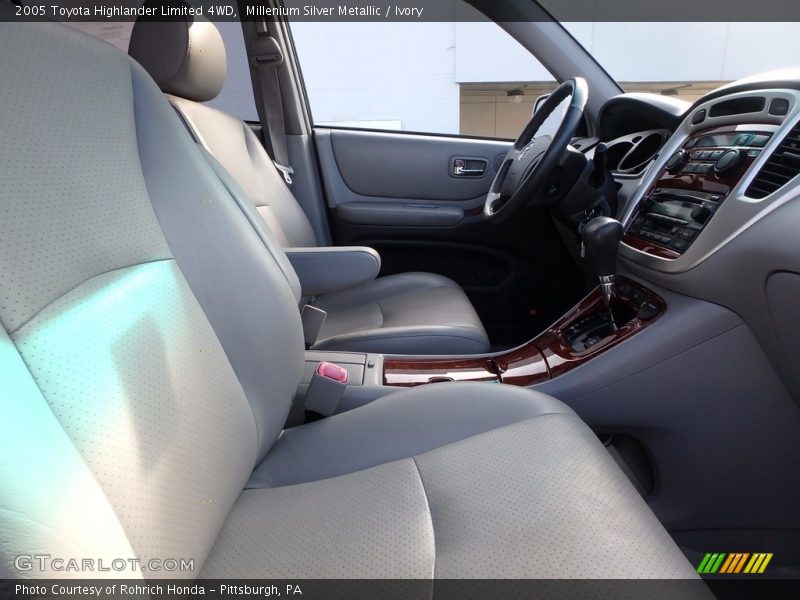 Millenium Silver Metallic / Ivory 2005 Toyota Highlander Limited 4WD