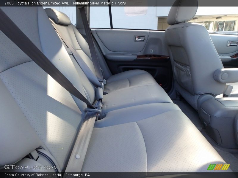 Millenium Silver Metallic / Ivory 2005 Toyota Highlander Limited 4WD