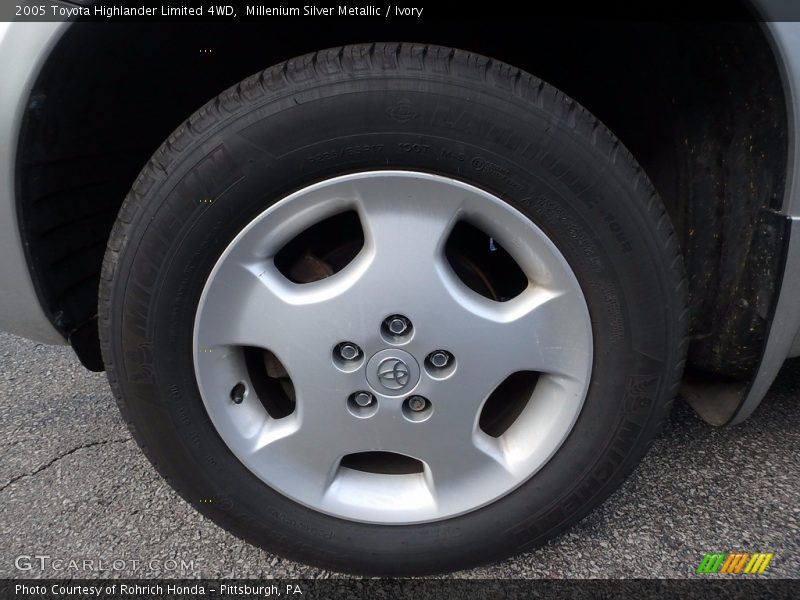 Millenium Silver Metallic / Ivory 2005 Toyota Highlander Limited 4WD