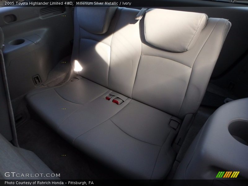 Millenium Silver Metallic / Ivory 2005 Toyota Highlander Limited 4WD