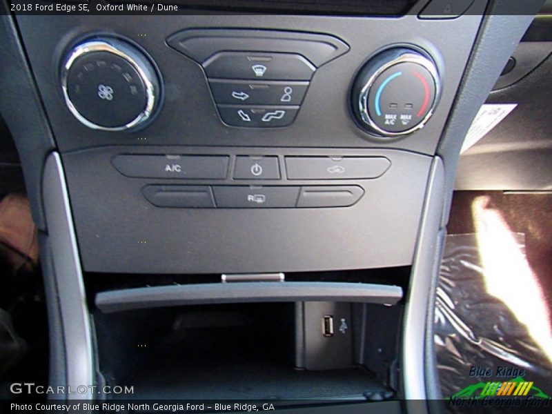 Oxford White / Dune 2018 Ford Edge SE