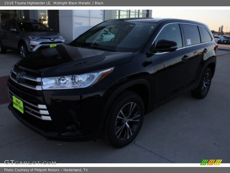 Midnight Black Metallic / Black 2018 Toyota Highlander LE