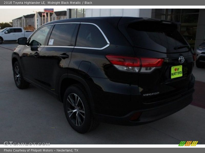 Midnight Black Metallic / Black 2018 Toyota Highlander LE