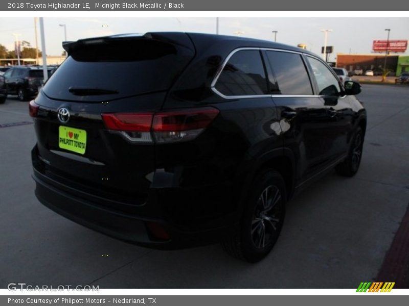 Midnight Black Metallic / Black 2018 Toyota Highlander LE