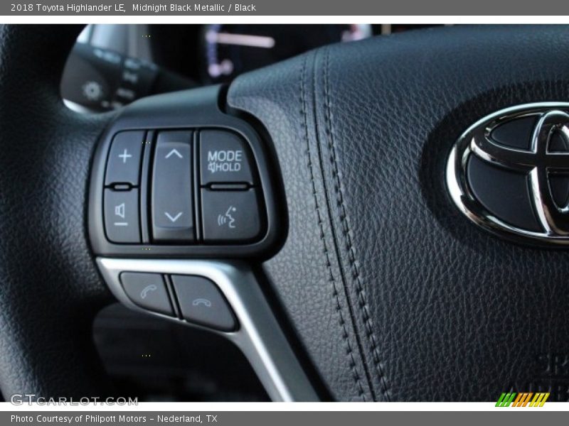 Midnight Black Metallic / Black 2018 Toyota Highlander LE