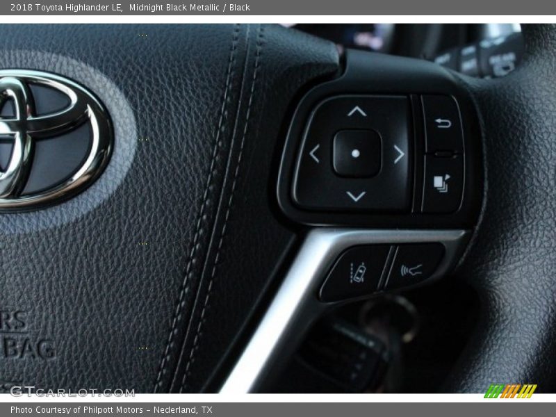 Midnight Black Metallic / Black 2018 Toyota Highlander LE