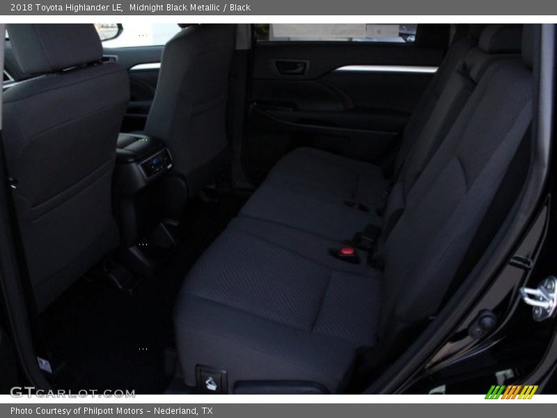 Midnight Black Metallic / Black 2018 Toyota Highlander LE