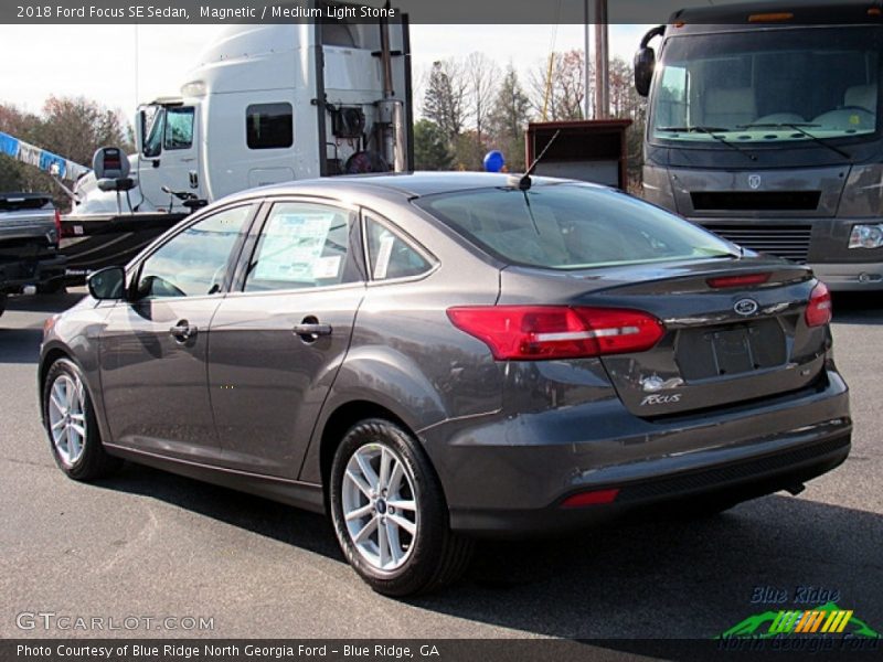 Magnetic / Medium Light Stone 2018 Ford Focus SE Sedan