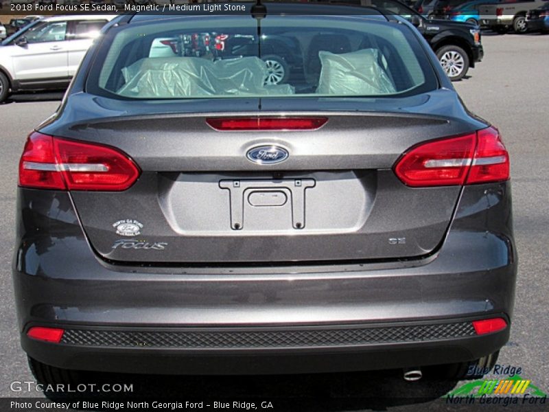 Magnetic / Medium Light Stone 2018 Ford Focus SE Sedan