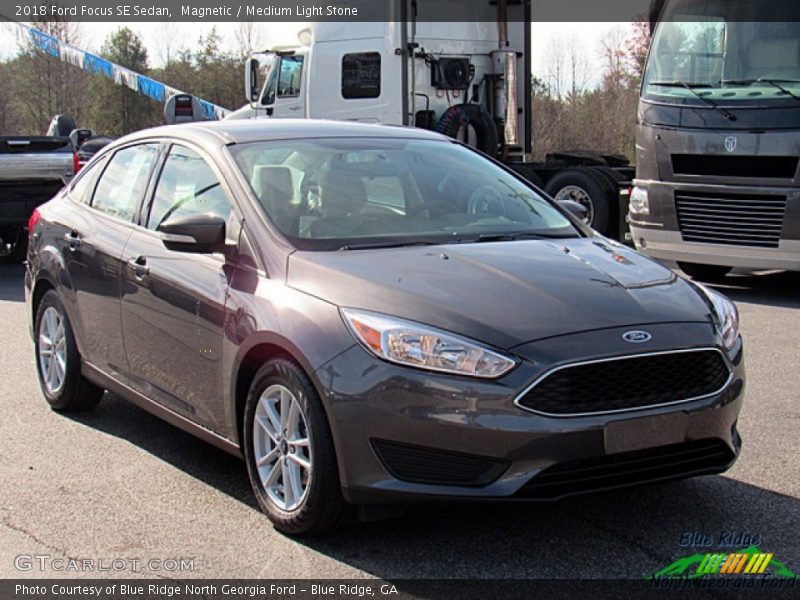 Magnetic / Medium Light Stone 2018 Ford Focus SE Sedan