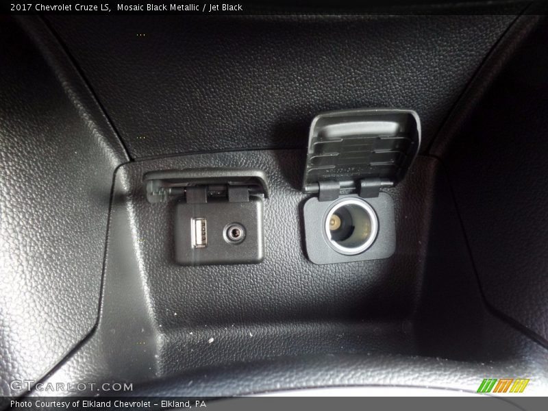Mosaic Black Metallic / Jet Black 2017 Chevrolet Cruze LS