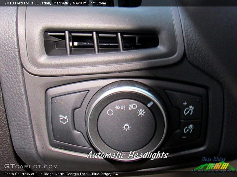 Magnetic / Medium Light Stone 2018 Ford Focus SE Sedan
