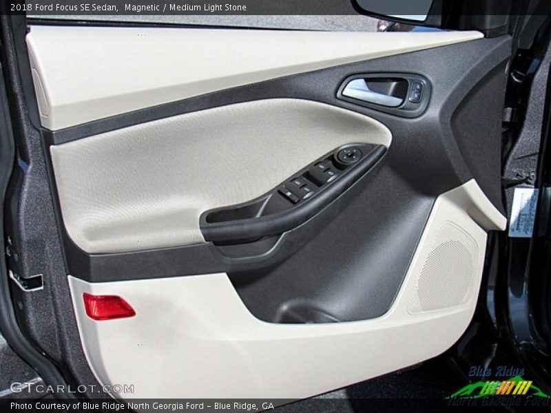 Magnetic / Medium Light Stone 2018 Ford Focus SE Sedan