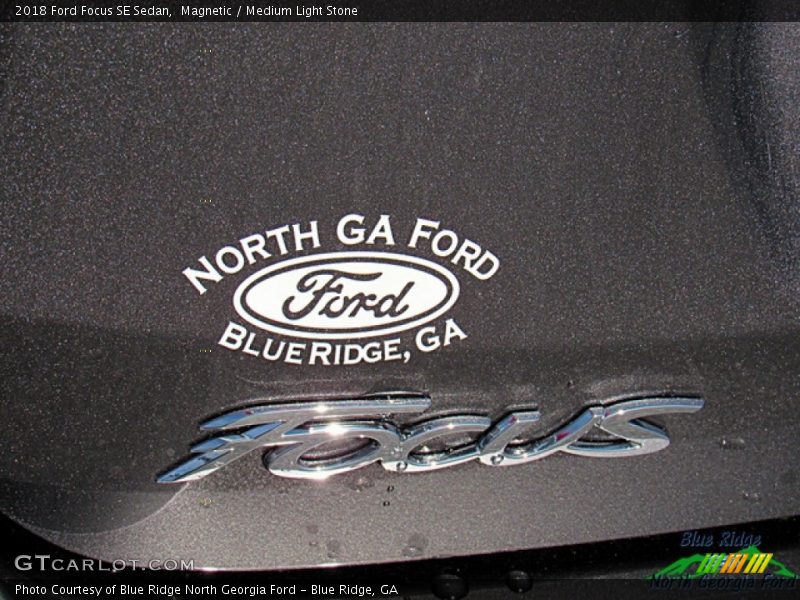 Magnetic / Medium Light Stone 2018 Ford Focus SE Sedan