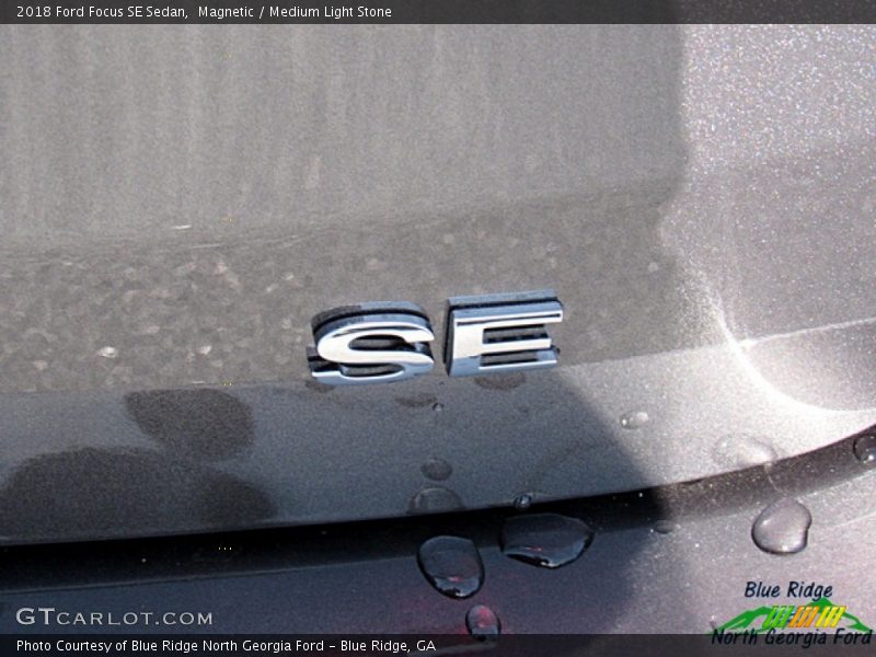 Magnetic / Medium Light Stone 2018 Ford Focus SE Sedan