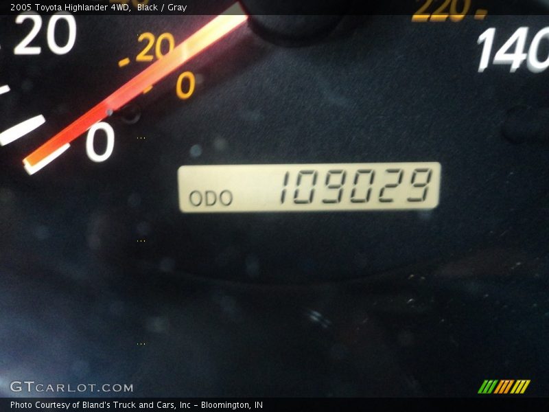 Black / Gray 2005 Toyota Highlander 4WD