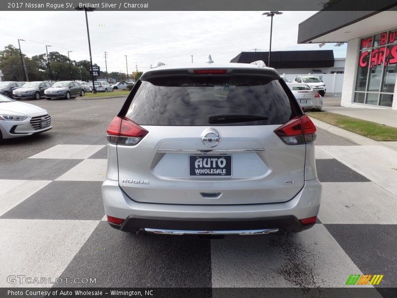 Brilliant Silver / Charcoal 2017 Nissan Rogue SV