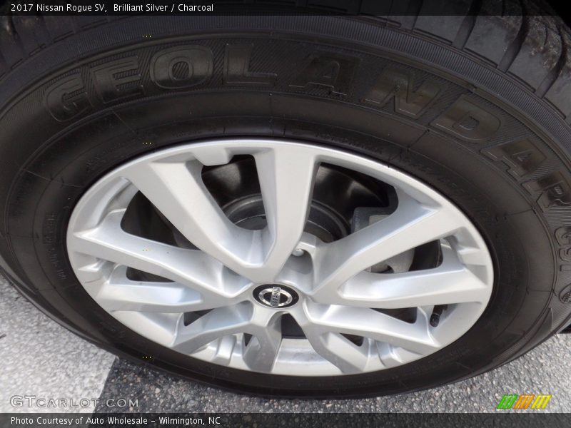 Brilliant Silver / Charcoal 2017 Nissan Rogue SV