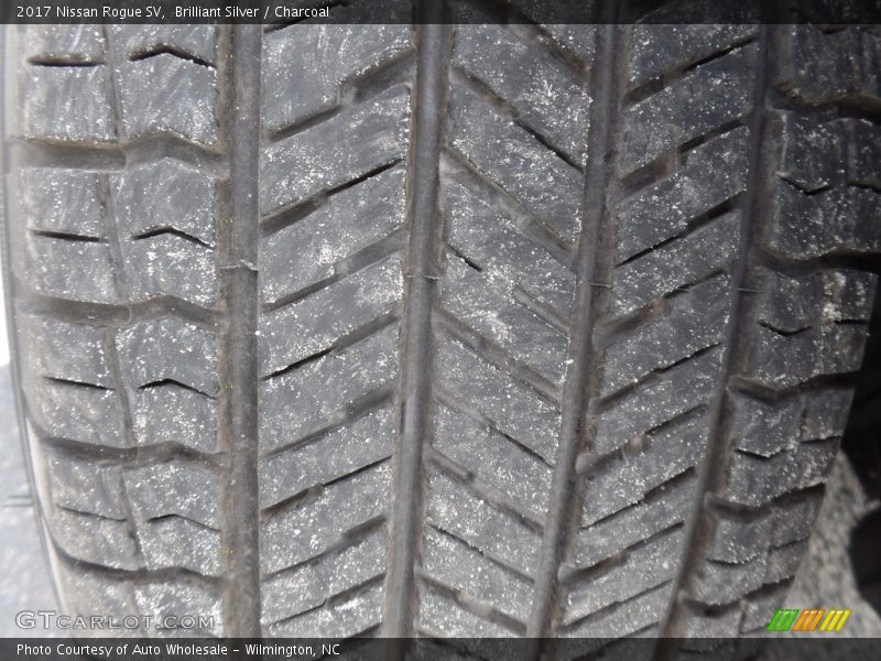 Brilliant Silver / Charcoal 2017 Nissan Rogue SV