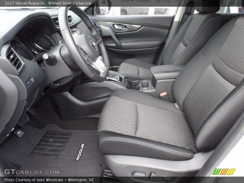 Brilliant Silver / Charcoal 2017 Nissan Rogue SV