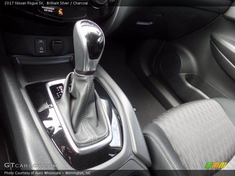 Brilliant Silver / Charcoal 2017 Nissan Rogue SV