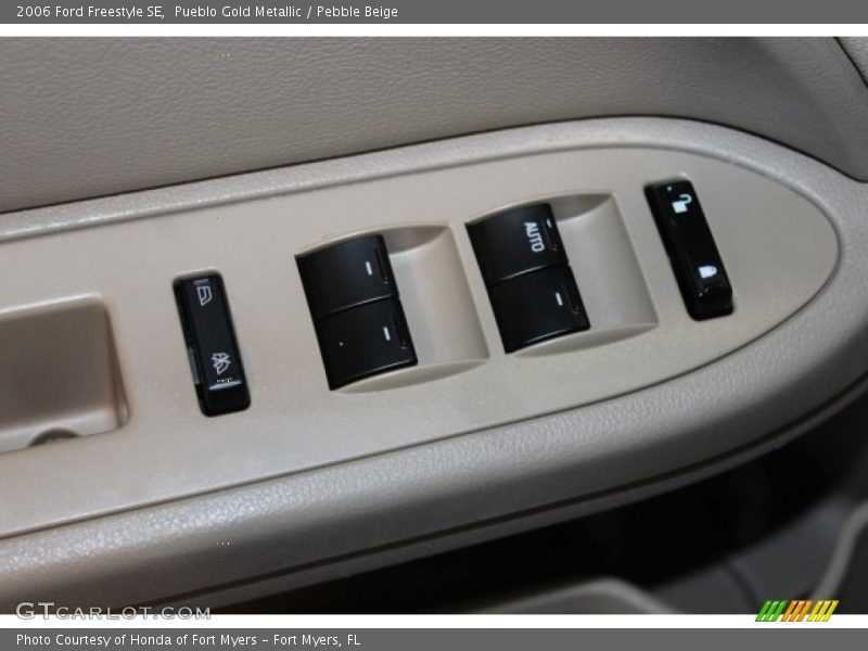 Pueblo Gold Metallic / Pebble Beige 2006 Ford Freestyle SE