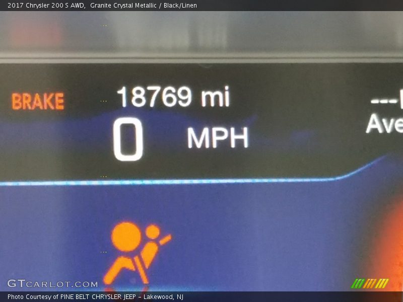 Granite Crystal Metallic / Black/Linen 2017 Chrysler 200 S AWD