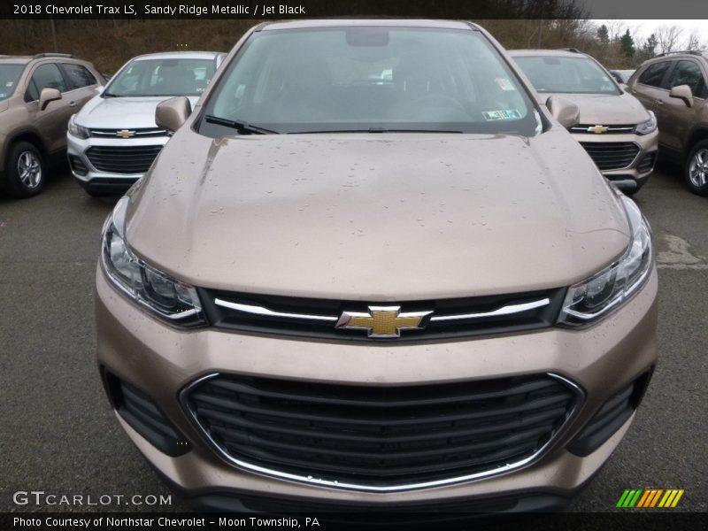 Sandy Ridge Metallic / Jet Black 2018 Chevrolet Trax LS