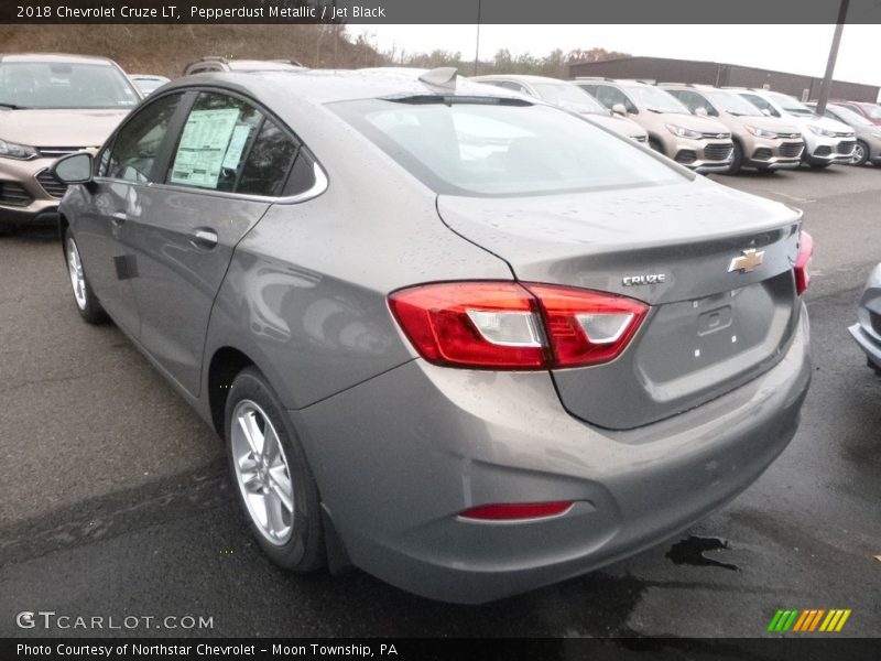 Pepperdust Metallic / Jet Black 2018 Chevrolet Cruze LT