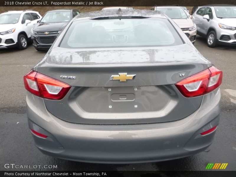 Pepperdust Metallic / Jet Black 2018 Chevrolet Cruze LT